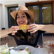 Sono una studentessa al mio terzo anno di università e in quanto madrelingua italiana offro lezioni per bambini e stranieri